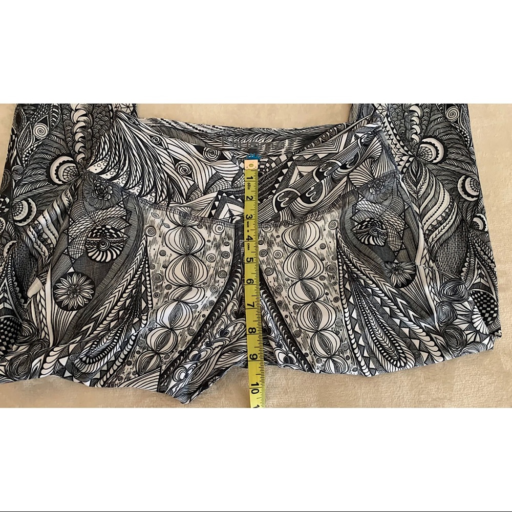 Niyama Yoga Pants - Medium Black & White pattern - Picture 7 of 7